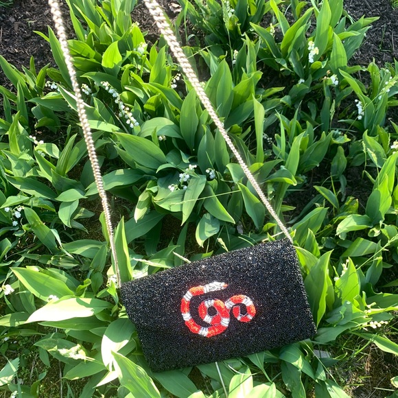 ๐HOST PICK ๐TIANA NY,NY | Hand Beaded Clutch - Picture 12 of 14